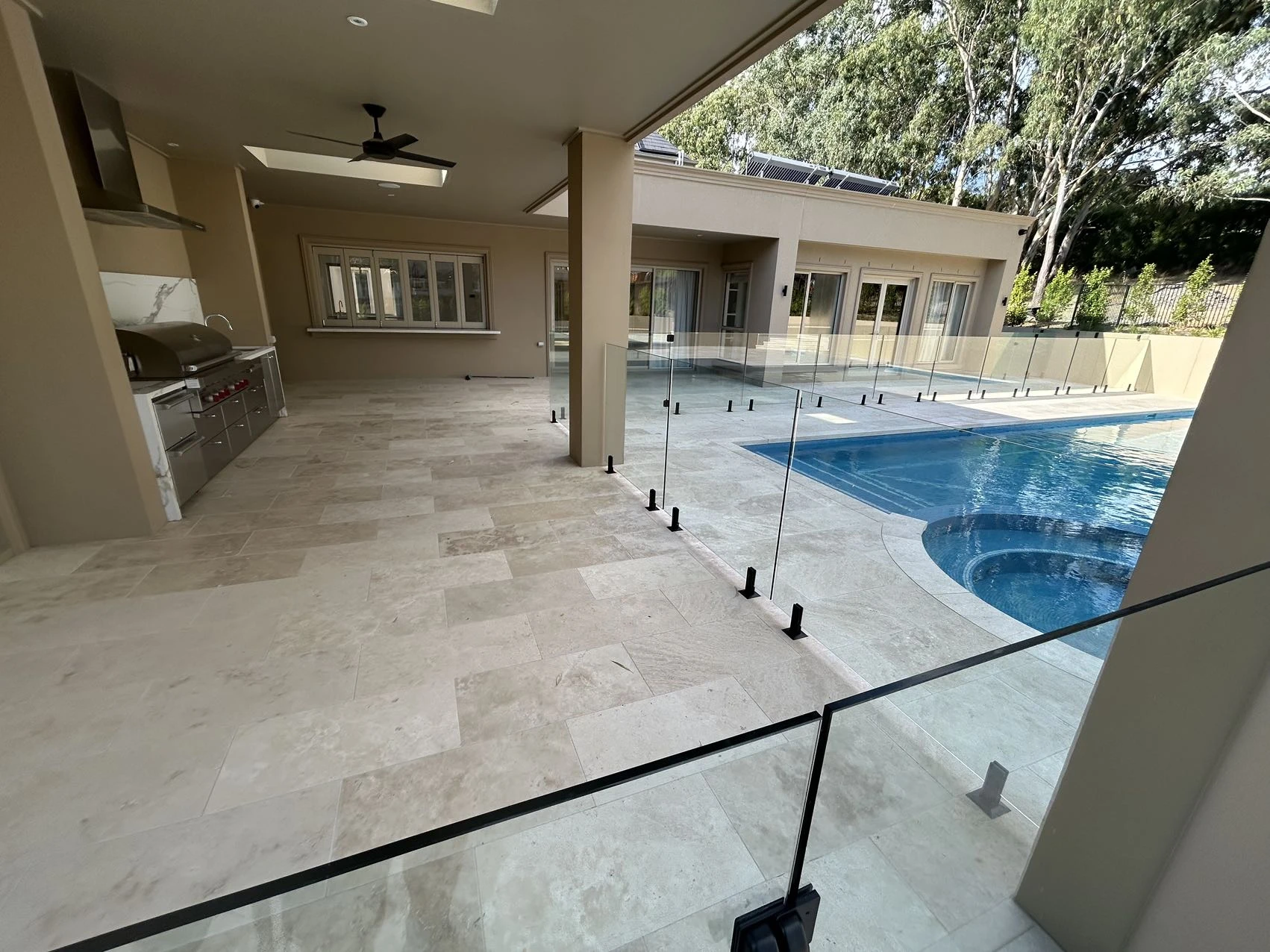 preview for Classic Travertine, Tumbled and Unfilled 2
